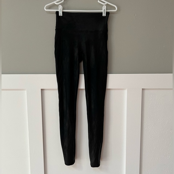 SPANX SPANXshape Faux Leather Leggings in Black - Picture 4 of 9
